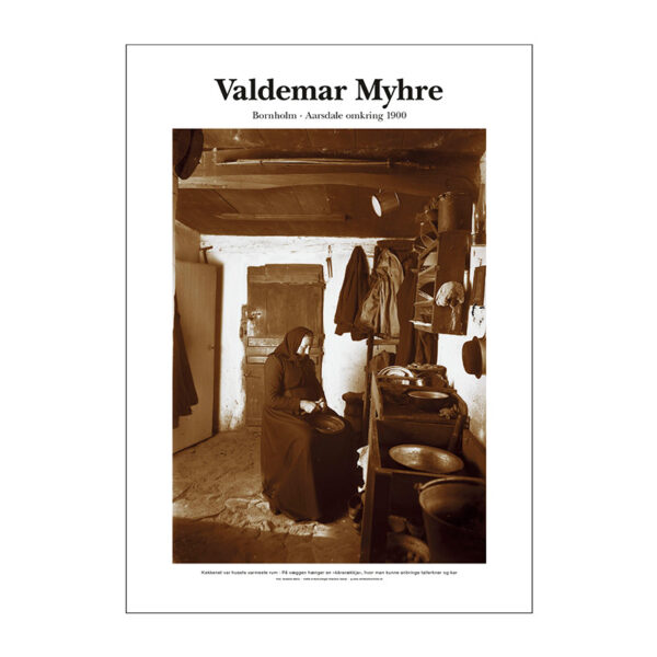 Plakat med billede i sepia af fotograf Valdemar Myhre ved Aarsdale omkring 1900: Køkkenet var husets varmeste rum.