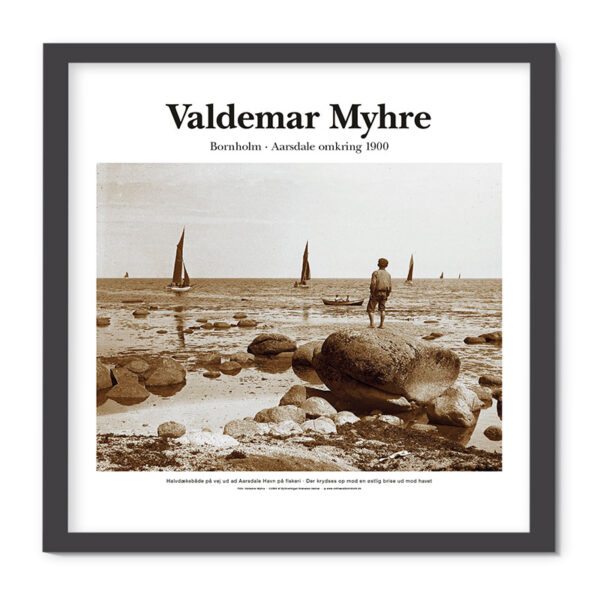 Plakat med billede i sepia af fotograf Valdemar Myhre omkring 1900: Både på fiskeri ved Aarsdale.
