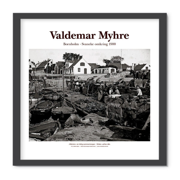 Plakat: Valdemar Myhre: Svaneke en sommermorgen 1900. Bornholm. Sort/hvid.